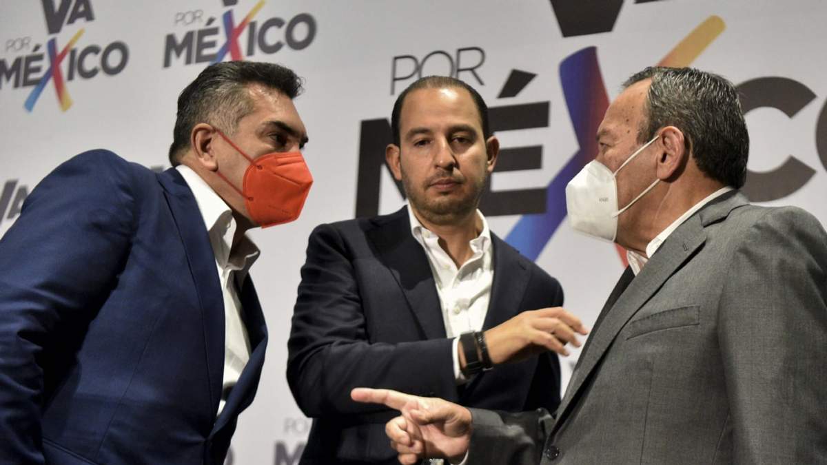 Los presidentes nacionales de los partidos que conforman la coalición “Va por México”, PRI, PAN y PRD.