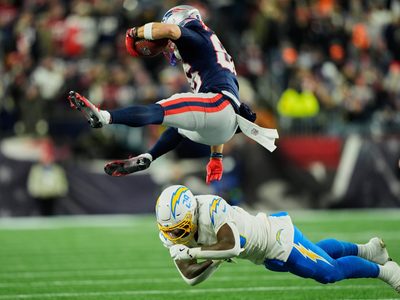Maye lanza pase de anotación al final y la defensiva de Patriots domina a Chargers
