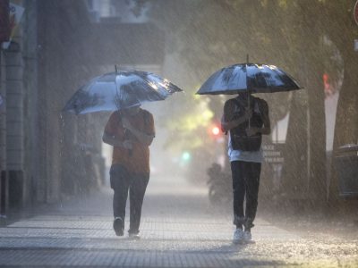 El SMN lanzó una alerta meteorológica durante el feriado: a qué zonas alcanza
