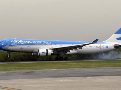 El Gobierno le quitó la exclusividad de estacionamiento a Aerolíneas Argentinas en el Aeroparque