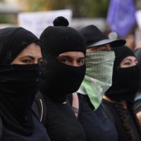 Las mujeres perdieron glamour, ahora parecen varoncitos: arzobispo de Xalapa