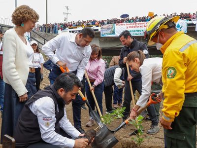 Denuncian exposición a tóxicos durante limpieza del Río Atoyac encabezada por Sheinbaum