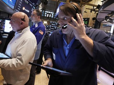 Wall Street se hunde por guerra comercial de Trump