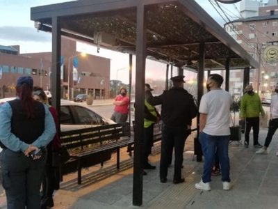 Rebelión en Neuquén Capital: a pesar del DNU, una cafetería abrió sus puertas