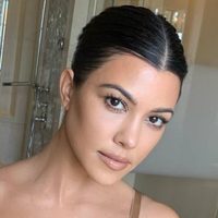 ¡Está mal! Kourtney Kardashian es criticada por besar a sus hijos y responde así