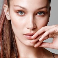 ¡Qué atrevida! Bella Hadid dejó a un lado el pudor e impactó en vivo. ¡Al natural!