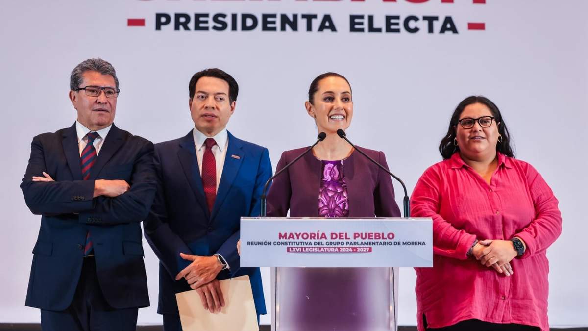 Ricardo Monreal, Mario Delgado, Claudia Sheinbaum y Citlalli Hernández, en la conferencia después de la plenaria de los diputados morenistas