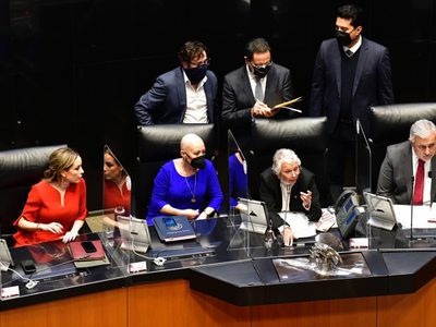 Desalojan a reporteros del salón de plenos del Senado; Sánchez Cordero ofrece disculpas
