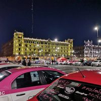 Taxistas protestan contra Uber, Cabify y Didi en el Zócalo