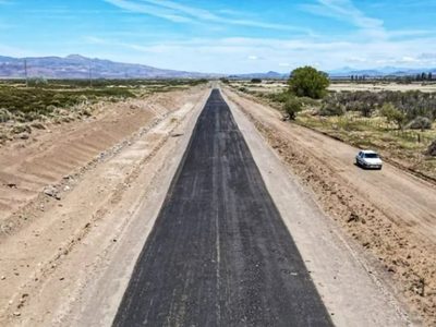 El gobierno presentó el plan para pavimentar 264 kilómentros nuevos de rutas en 2026