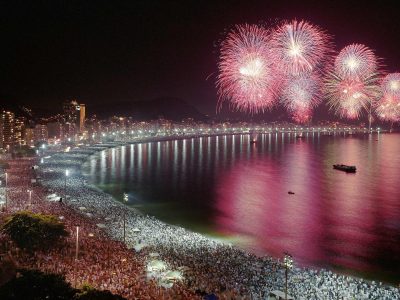 Brasil despide el año con las playas cerradas y un serio rebrote