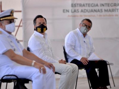 Congelan cuentas bancarias a seis exadministradores de Aduanas