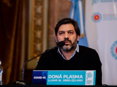 Carlos Bianco permanece aislado: "No sé si soy positivo o negativo"