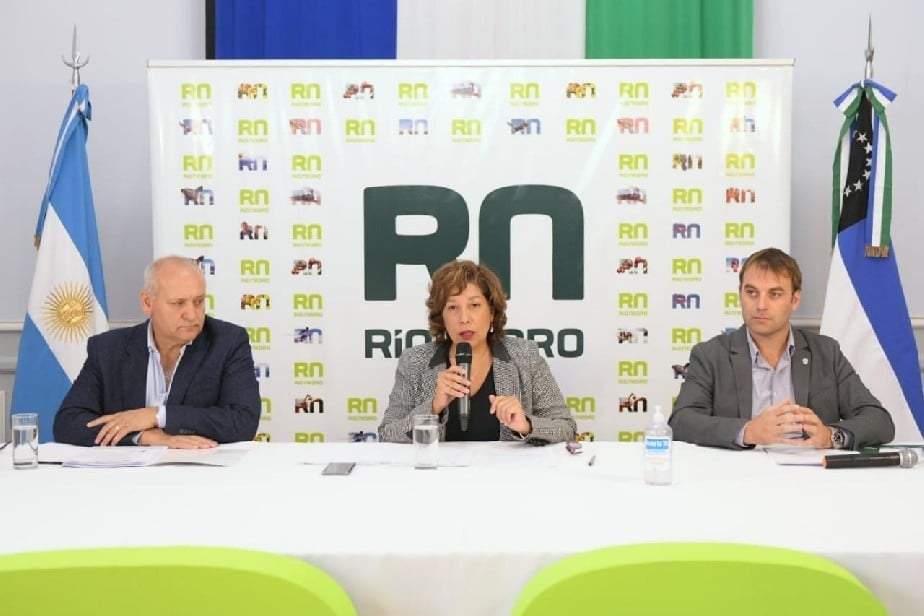 La Gobernadora junto a los ministros de Salud y Seguridad. Fuente: (Twitter)