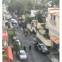 Sujeto armado irrumpe en casa de un magistrado en Coyoacán; hay dos muertos y dos heridos