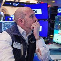 Wall Street baja tras un repunte de los precios del petróleo