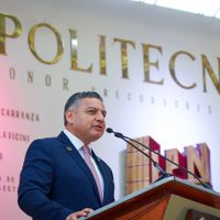 Red de Javier Tapia, suspendido por faltas graves, mantiene negocio millonario en el IPN