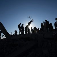 Israel bombardea objetivos en Gaza; EU advierte que no mande tropas a esa zona