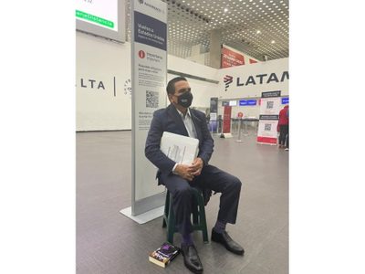 Aureoles lleva a EU denuncia de "narco elección" y posa de nuevo en su banco