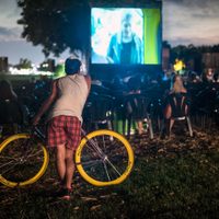 Cine en bicicleta: nueva propuesta para disfrutar al aire libre