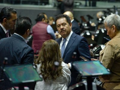 Morena acepta 6 de las 12 propuestas del PAN, PRI, y PRD para la reforma eléctrica