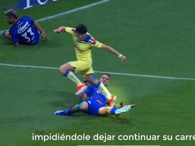 Revelan los audios del VAR: Esto fue lo que se discutió sobre el penalti de América ante Cruz Azul