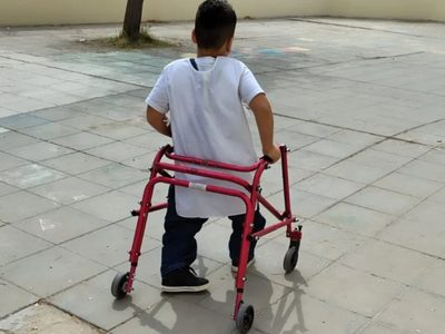 Denuncian que la obra social de la Policía Federal adeuda pagos y suspende prestaciones esenciales a un niño
