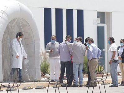 Critican en Puebla túneles sanitizadores; Chihuahua y Yucatán, con nuevos decesos