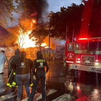 Incendio en un predio de Buenavista deja 2 muertos y decenas de evacuados