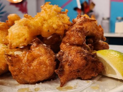 Buñuelos de zanahoria y queso parmesano: preparalos en pocos minutos y disfrutalos con la salsa más rica