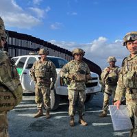 Soldados de EU realizan primeras detenciones de migrantes en zonas militares en frontera con México