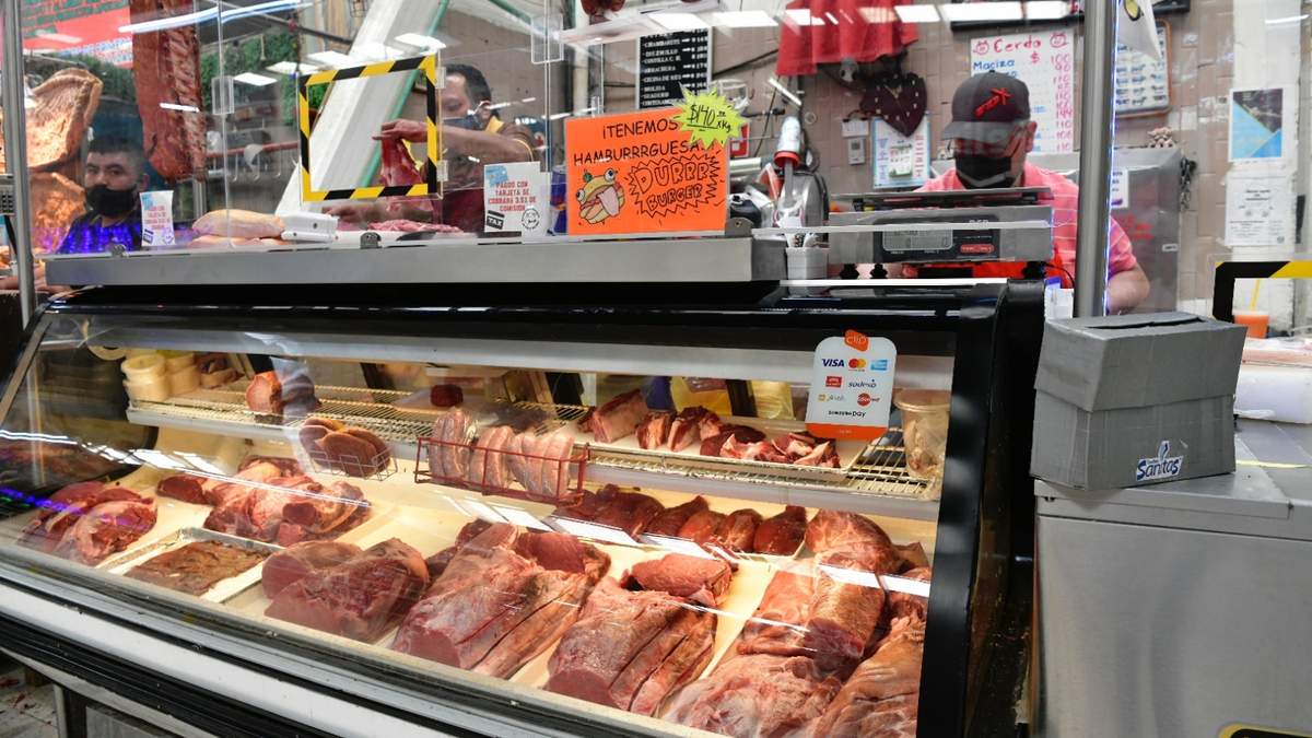 Carnicería en mercado de la Ciudad de México