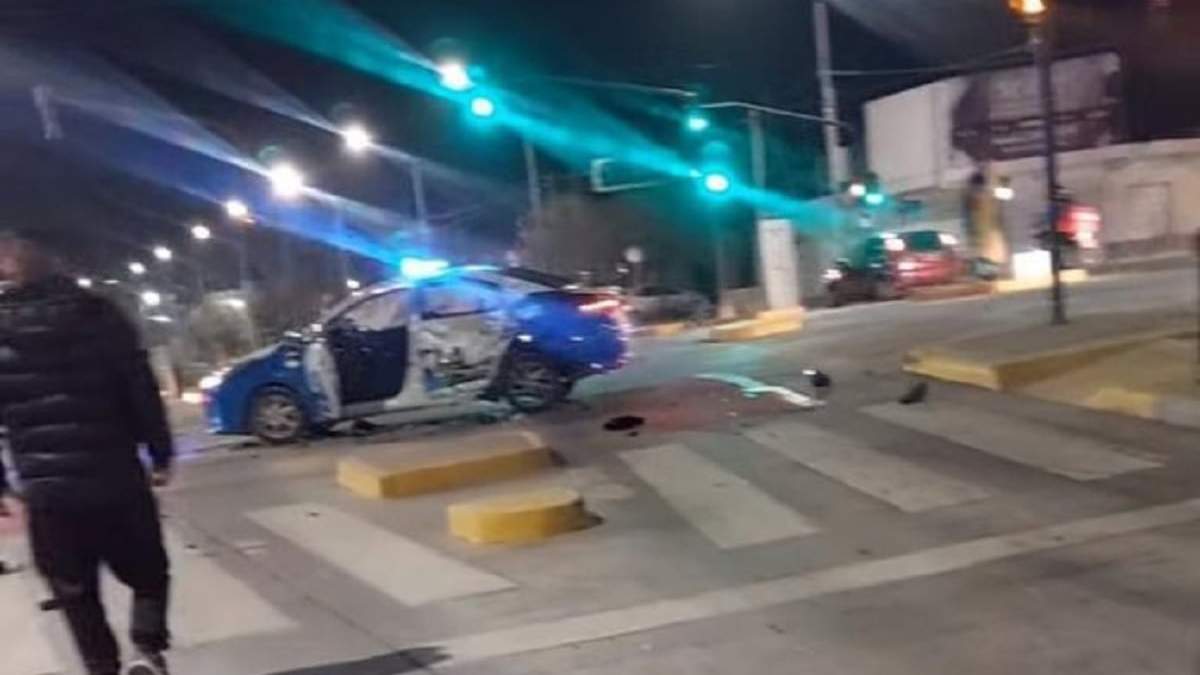 Según testigos, el patrullero cruzó en rojo sin tener la sirena encendida. Fuente (Tu Noticia)