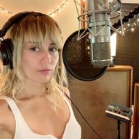 “Aún no lo saben”: Miley Cyrus alista su regreso musical junto a una estrella del pop