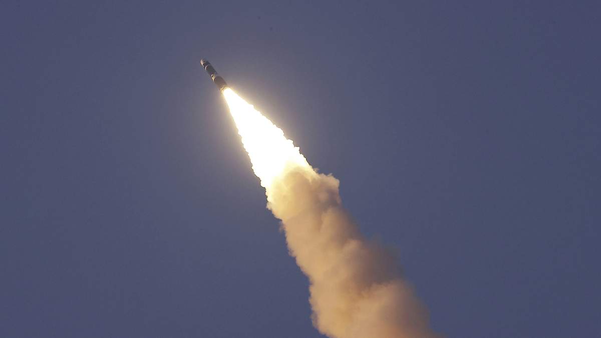 Lanzamiento de prueba del nuevo misil balístico intercontinental "Hwasong-19"