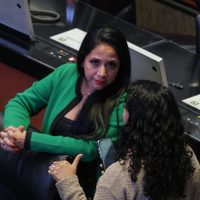 Senadora reclama falta de solidaridad de compañeras que la invitaron a salón de belleza