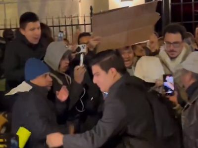 Morenistas protestan contra Xóchitl Gálvez en NY; los esquiva con un señuelo