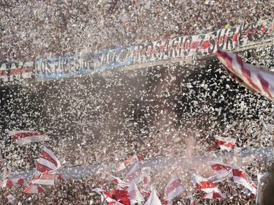 Prohíben la suelta de papelitos en los estadios de CABA tras el incidente en el Monumental