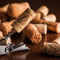 Corcho o tapa a rosca: un debate que se viene dando en el mundo del vino