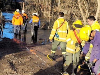 Familias de la Isla El Porvenir continúan aislados por la crecida del Río Neuquén