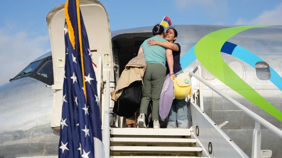 Vuelo de EU con primeros "autodeportados" de Colombia y Honduras
