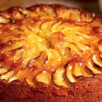 Torta invertida, un clásico matero, económico y con un truco de la abuela para que no se peguen las manzanas