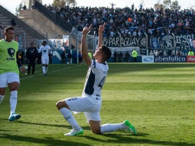 Ganó La Lepra y se metió en cuartos de final