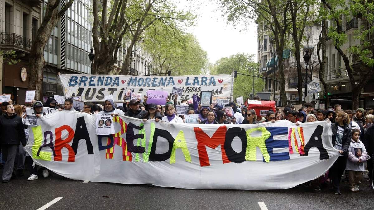 Reclamo por los crímenes de Morena Verdi, Brenda Del Castillo y Lara Gutiérrez, las tres jóvenes asesinadas por una banda narco en Florencio Varela.