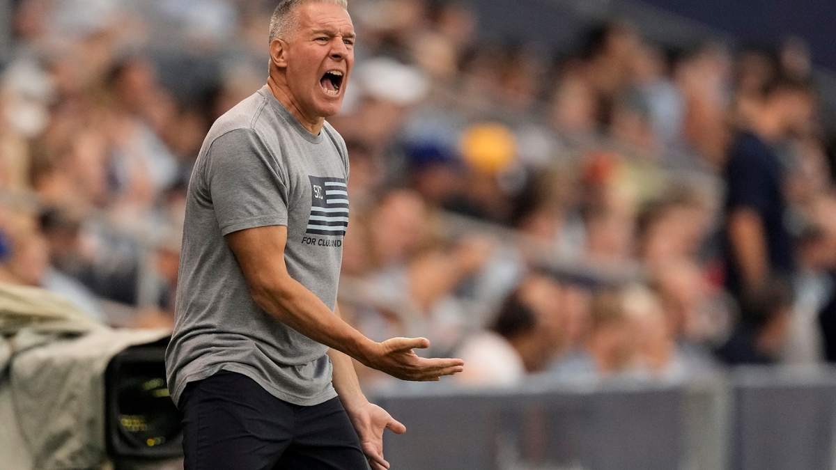 El técnico Peter Vermes del Sporting Kansas City durante el partido contra Vancouver Whitecaps, el 1 de julio de 2023, en Kansas City, Kansas
