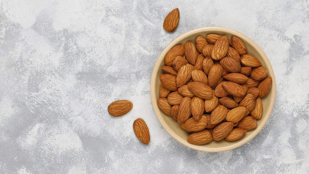 Cinco razones por las que deberías comer almendras todas las noches