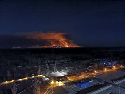 Logran controlar el incendio que arrasaba el bosque contaminado de Chernobyl