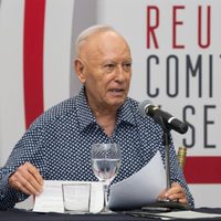 Tras meses desaparecido, Víctor Fuentes del Villar se presenta en congreso del SUTERM