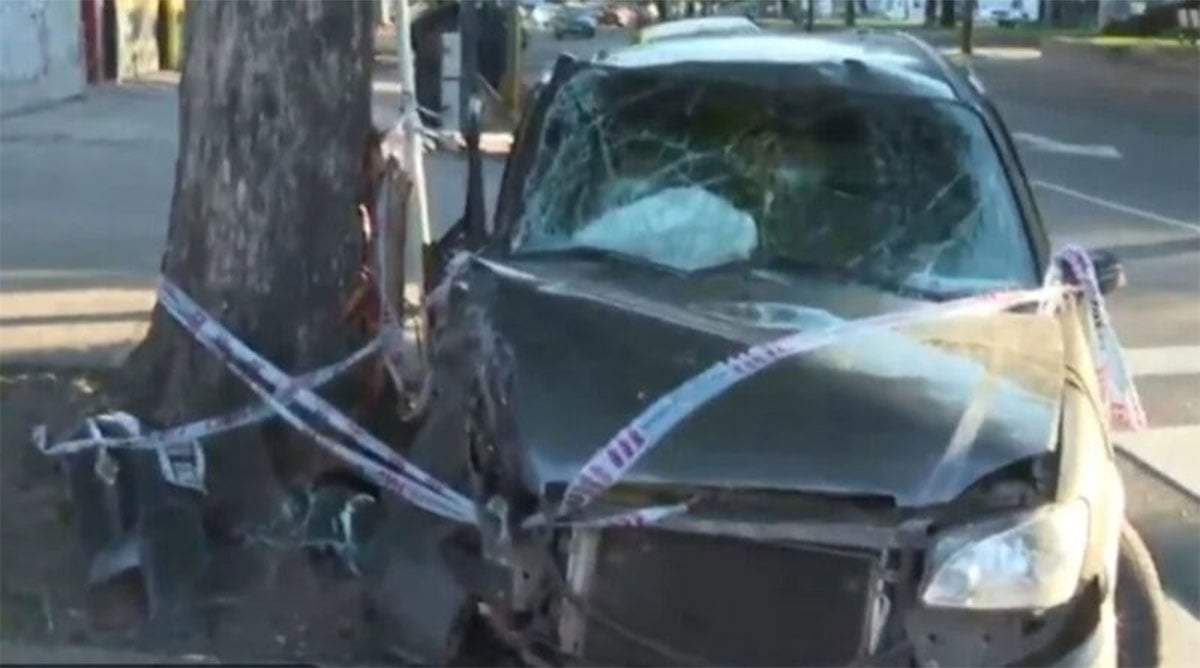 Destruido quedó el Corsa que el joven le robó a la tía