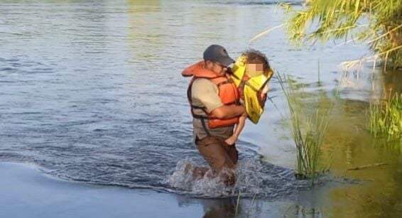 Menor rescatada del Río Bravo